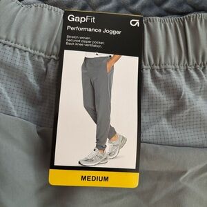 GAPFit Performance Jogger - Light Gray men’s size medium NWT